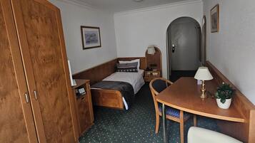 ห้องคอมฟอร์ทซิงเกิล, ระเบียง, วิวสวน | ตู้นิรภัยในห้องพัก, Wi-Fi ฟรี