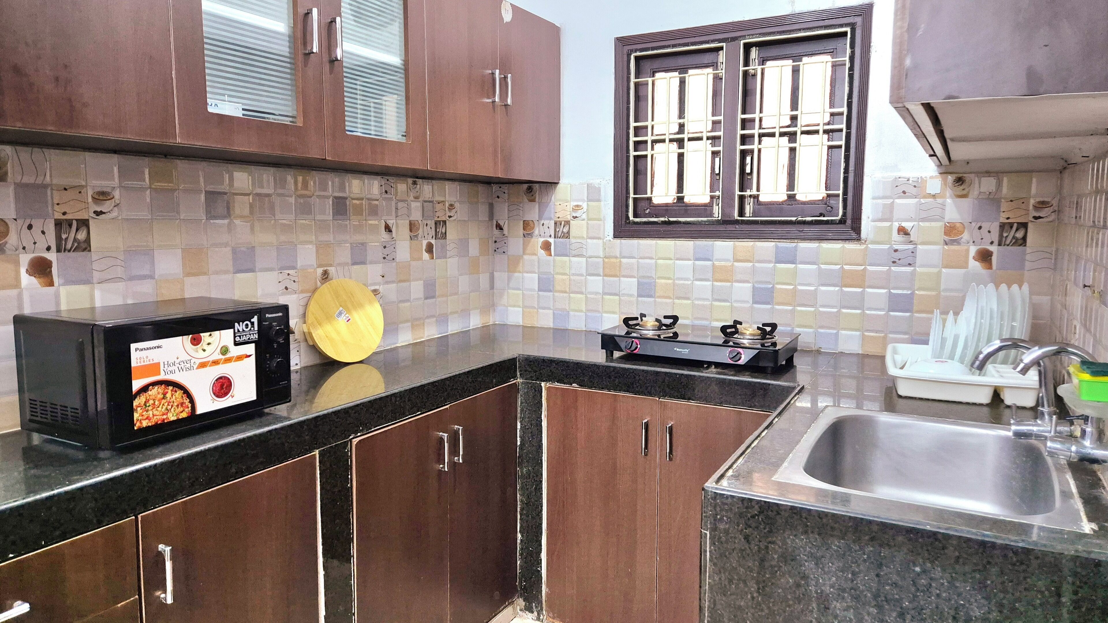 Fridge, dishwasher, cookware/dishes/utensils