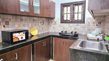 Fridge, dishwasher, cookware/dishes/utensils