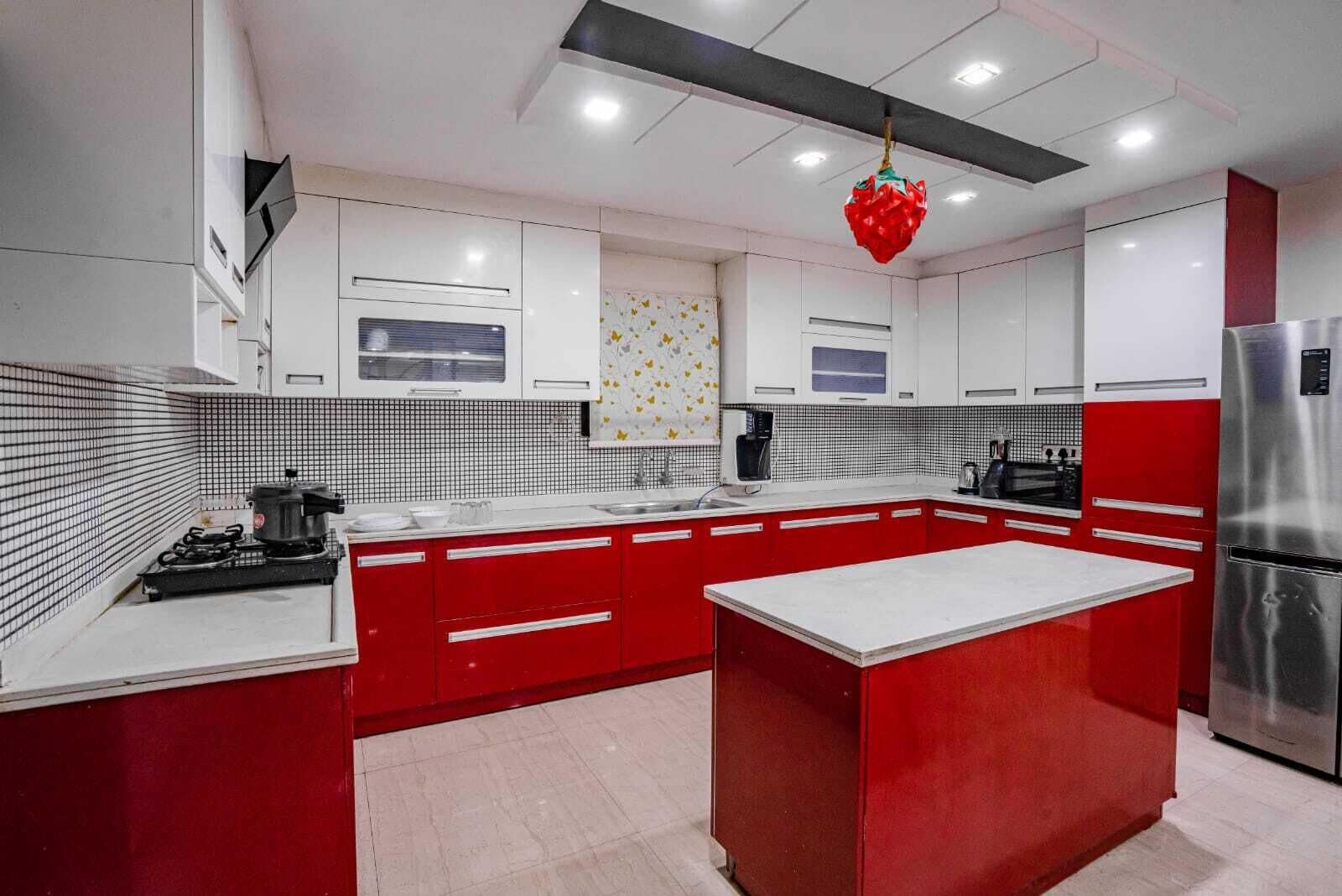 Superior Apartment | Private kitchen | Fridge, dishwasher, cookware/dishes/utensils