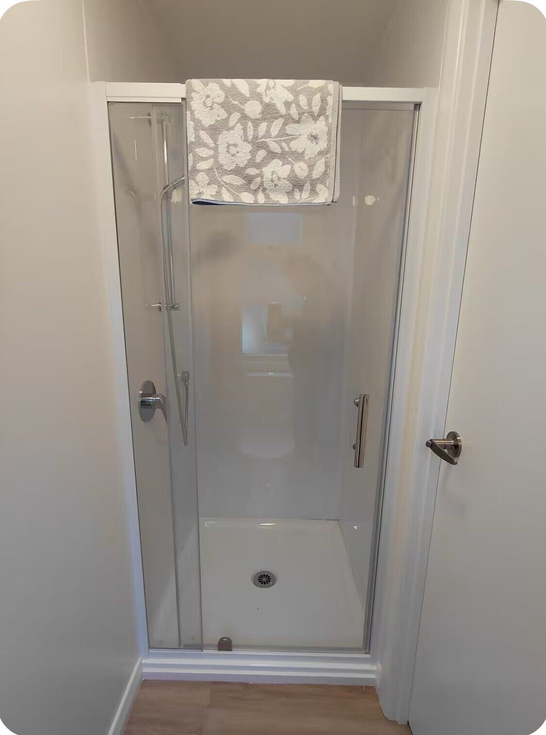 Dusche, Handtücher, Seife, Shampoo