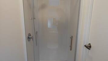 Handtücher, Seife, Shampoo, Toilettenpapier