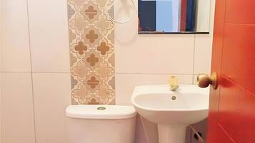 Dusche, Handtücher, Seife, Toilettenpapier