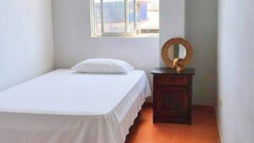 3 quartos, acesso à internet, roupa de cama