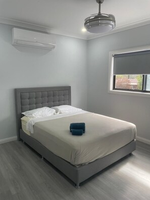 11 Schlafzimmer, Bügeleisen/Bügelbrett, Internetzugang, Bettwäsche