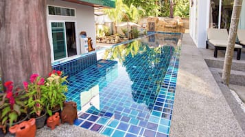 3 piscines extérieures