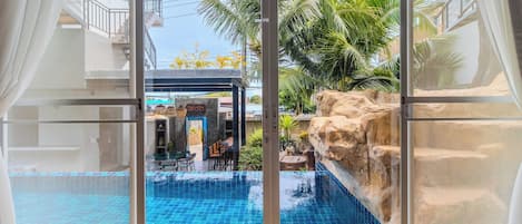 3 albercas al aire libre