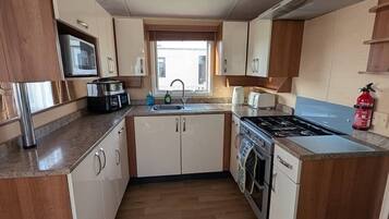 Microwave, oven, toaster, cookware/dishes/utensils