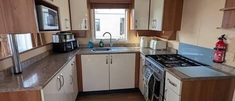 Micro-ondes, four, grille-pain