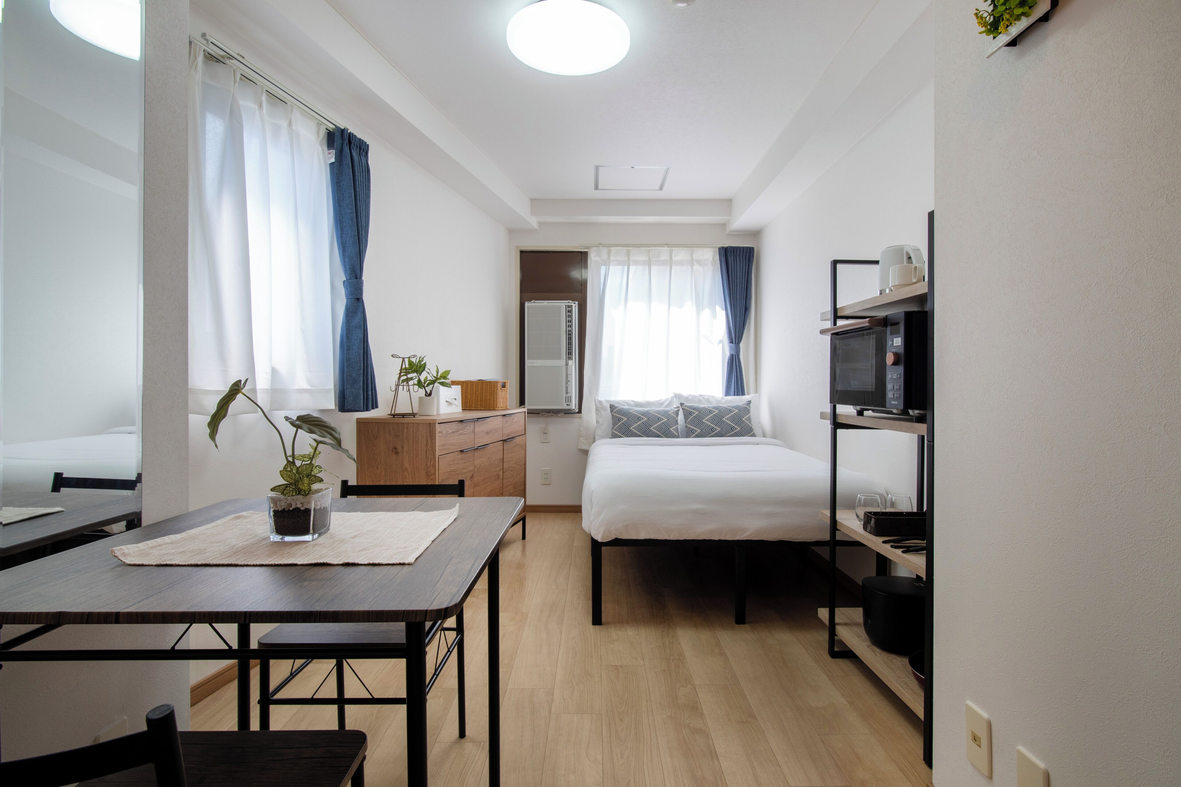 1 habitación, tabla de planchar con plancha, wifi gratis y ropa de cama 