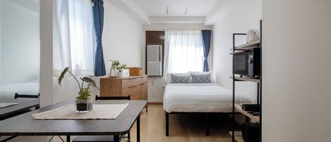 1 habitación, tabla de planchar con plancha, wifi gratis y ropa de cama