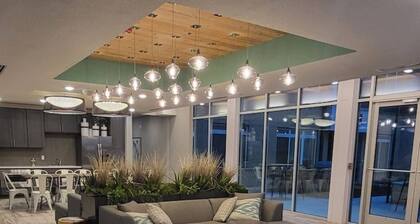 Riverwalk Oasis with Riverwalk Views Free Parking