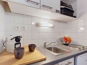 Fridge, dishwasher, cookware/dishes/utensils - Les Olympiades by Interhome (Val Thorens)