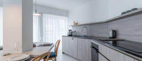 Réfrigérateur, four, lave-vaisselle