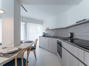 Fridge, oven, dishwasher, cookware/dishes/utensils