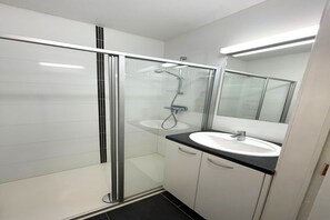 Shower - Apartment for 5 people with sea view (MIDDELKERKE)