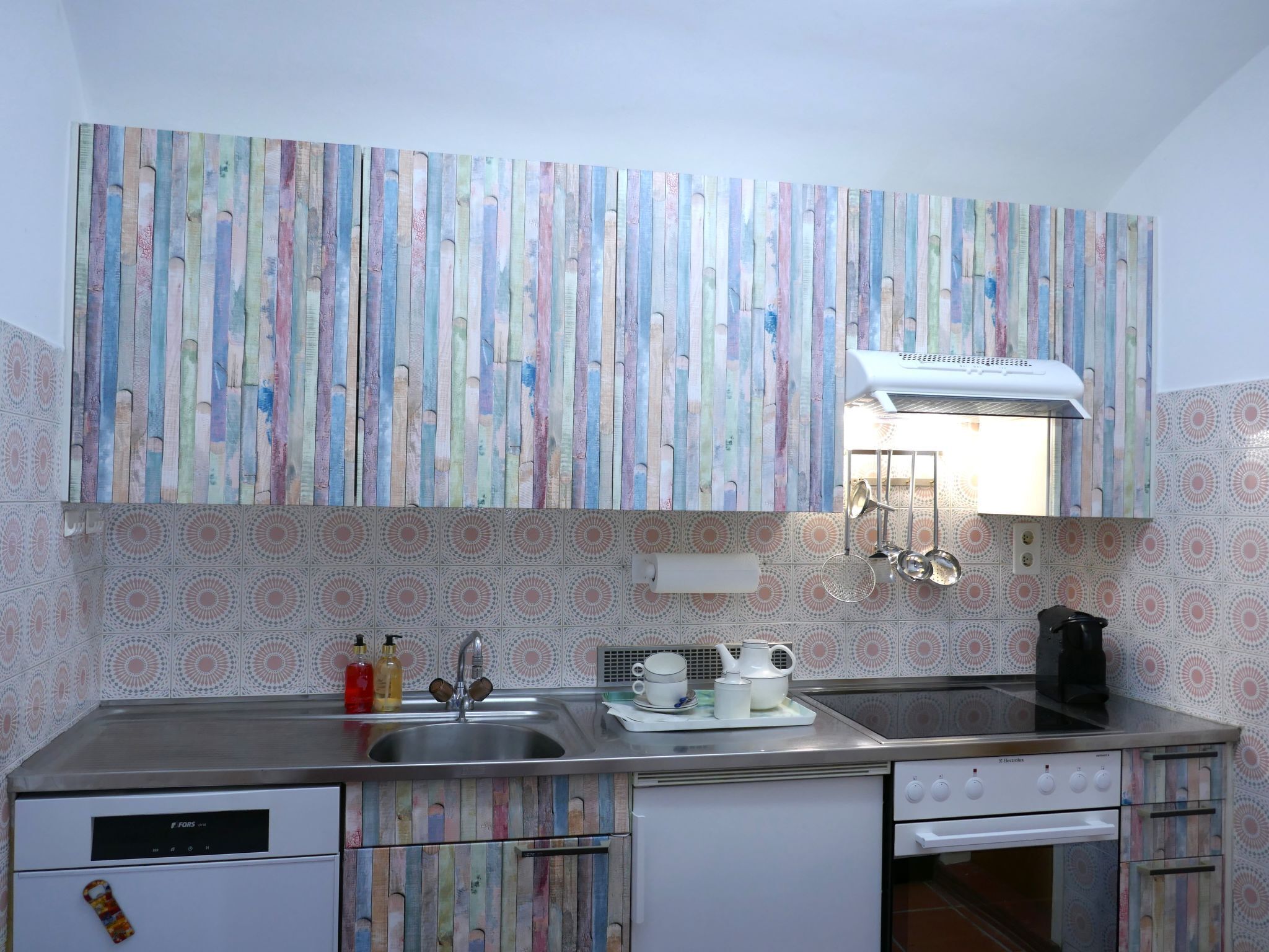 Kühlschrank, Ofen, Geschirrspüler, Kochgeschirr/Geschirr/Besteck