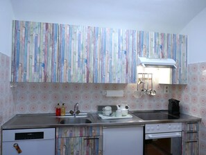 Fridge, oven, dishwasher, cookware/dishes/utensils - La Casetta by Interhome (Chiggiogna)