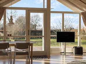 Dining - "Nicolaus" - 1.3km from the sea by Interhome (Bogø By)