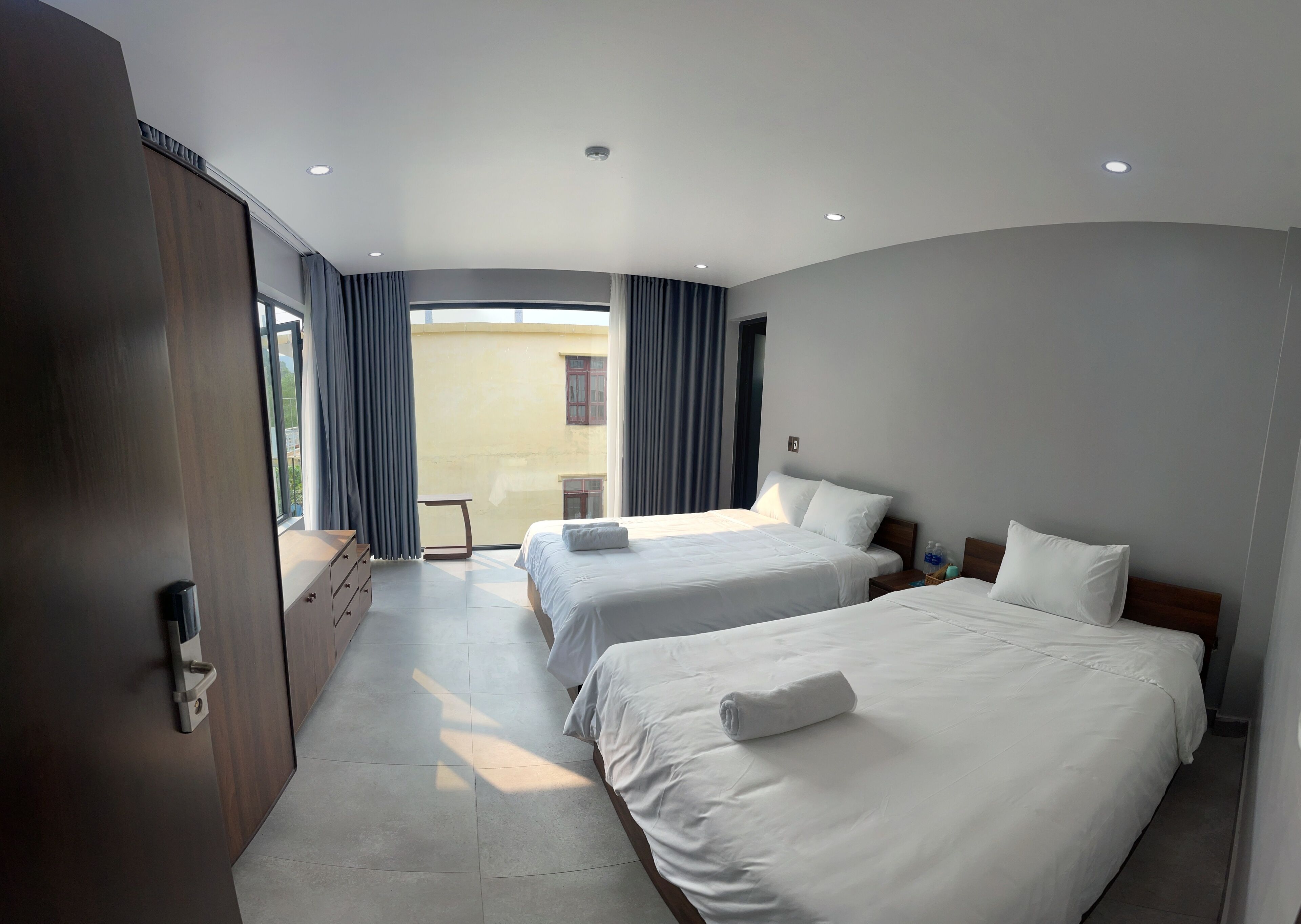 Habitació familiar, vistes a la muntanya | Cortines opaques i habitacions insonoritzades 