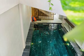 10 indoor pools