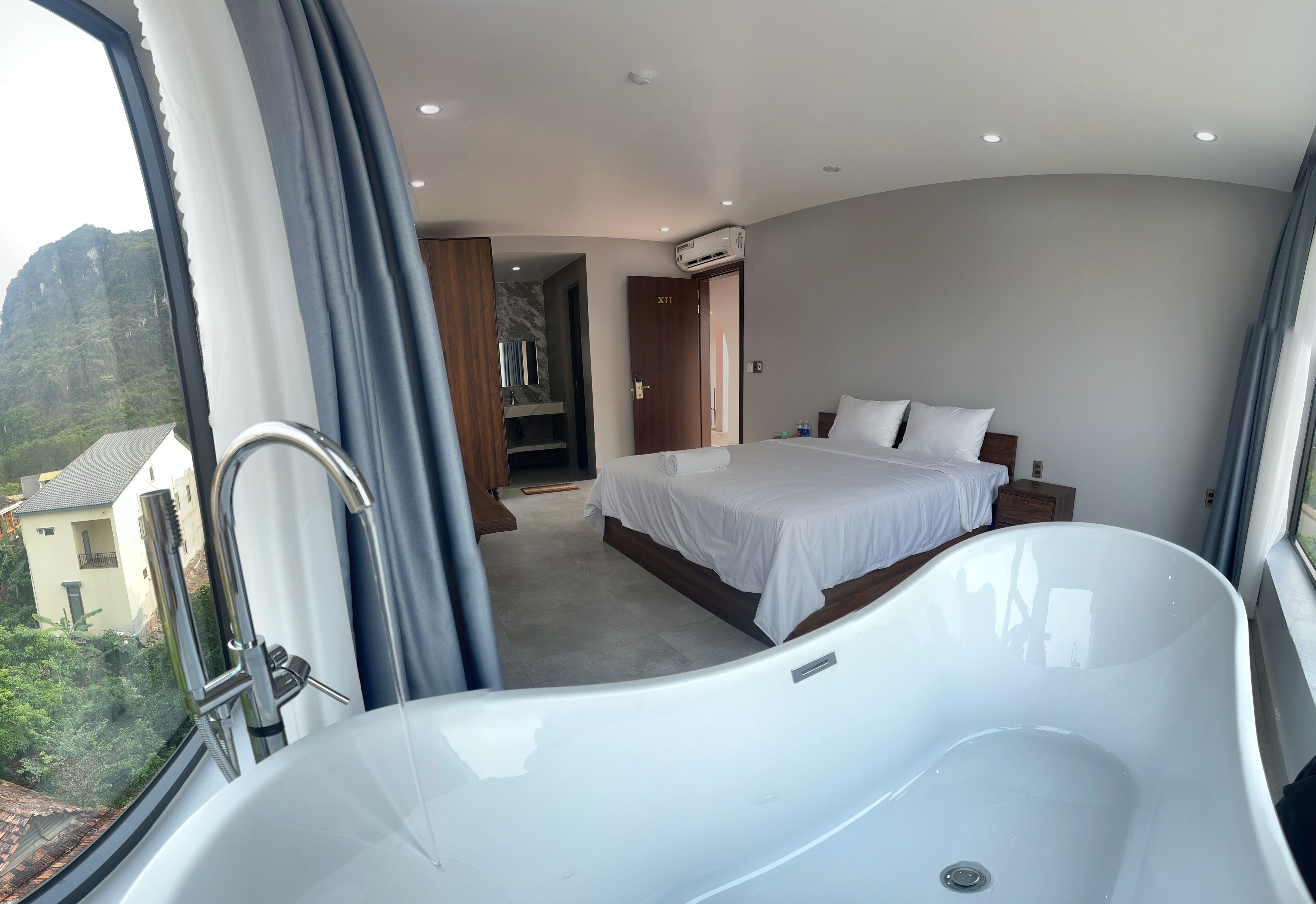 Habitació doble Deluxe, banyera | Cortines opaques i habitacions insonoritzades 