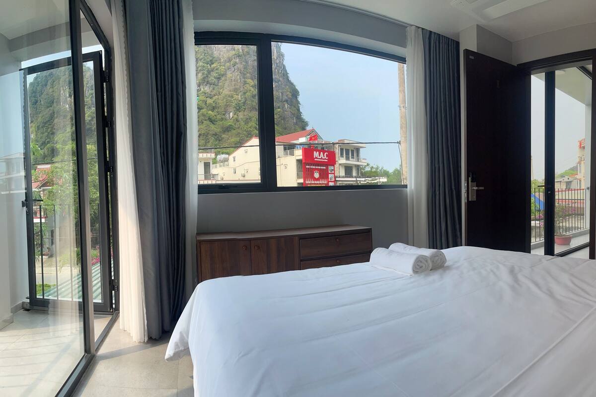Standard-Doppelzimmer, Balkon, Bergblick | Verdunkelungsvorhänge, schallisolierte Zimmer, Bügeleisen/Bügelbrett