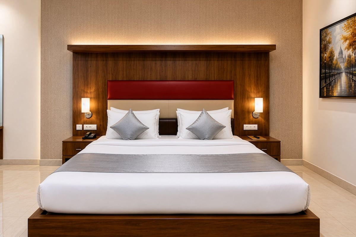 Executive Package Room with Free Airport Pickup and Drop | Escritorio, espacio para trabajar con un portátil, wifi gratis