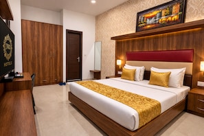 Individually furnished, desk, laptop workspace, free WiFi - Hotel Urban Luxury by JMD Group  (New Delhi)
