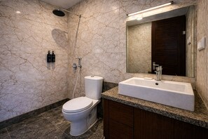 Superior Room | Bathroom | Shower, free toiletries, bidet, towels - Hotel Urban Luxury by JMD Group  (New Delhi)