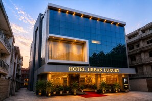 Exterior - Hotel Urban Luxury by JMD Group (New Delhi)