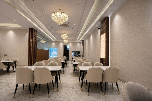 Restaurant - Hotel Urban Luxury by JMD Group  (New Delhi)