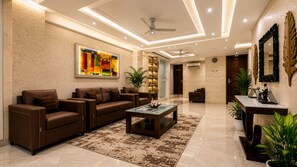 Lobby sitting area - Hotel Urban Luxury by JMD Group (New Delhi)
