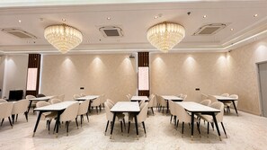 Restaurant - Hotel Urban Luxury by JMD Group  (New Delhi)