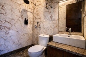 Superior Room | Bathroom | Shower, free toiletries, bidet, towels - Hotel Urban Luxury by JMD Group  (New Delhi)