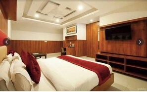 Deluxe Room | Desk, laptop workspace, free WiFi