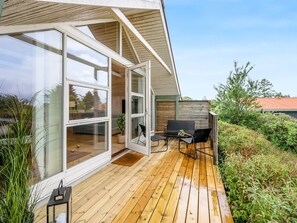 Outdoor dining - "Athislus" - 1.1km from the sea by Interhome (Glesborg)