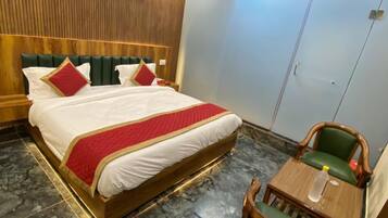 Deluxe kamer, 1 twee- of 2 eenpersoonsbedden | Een laptopwerkplek, gratis wifi