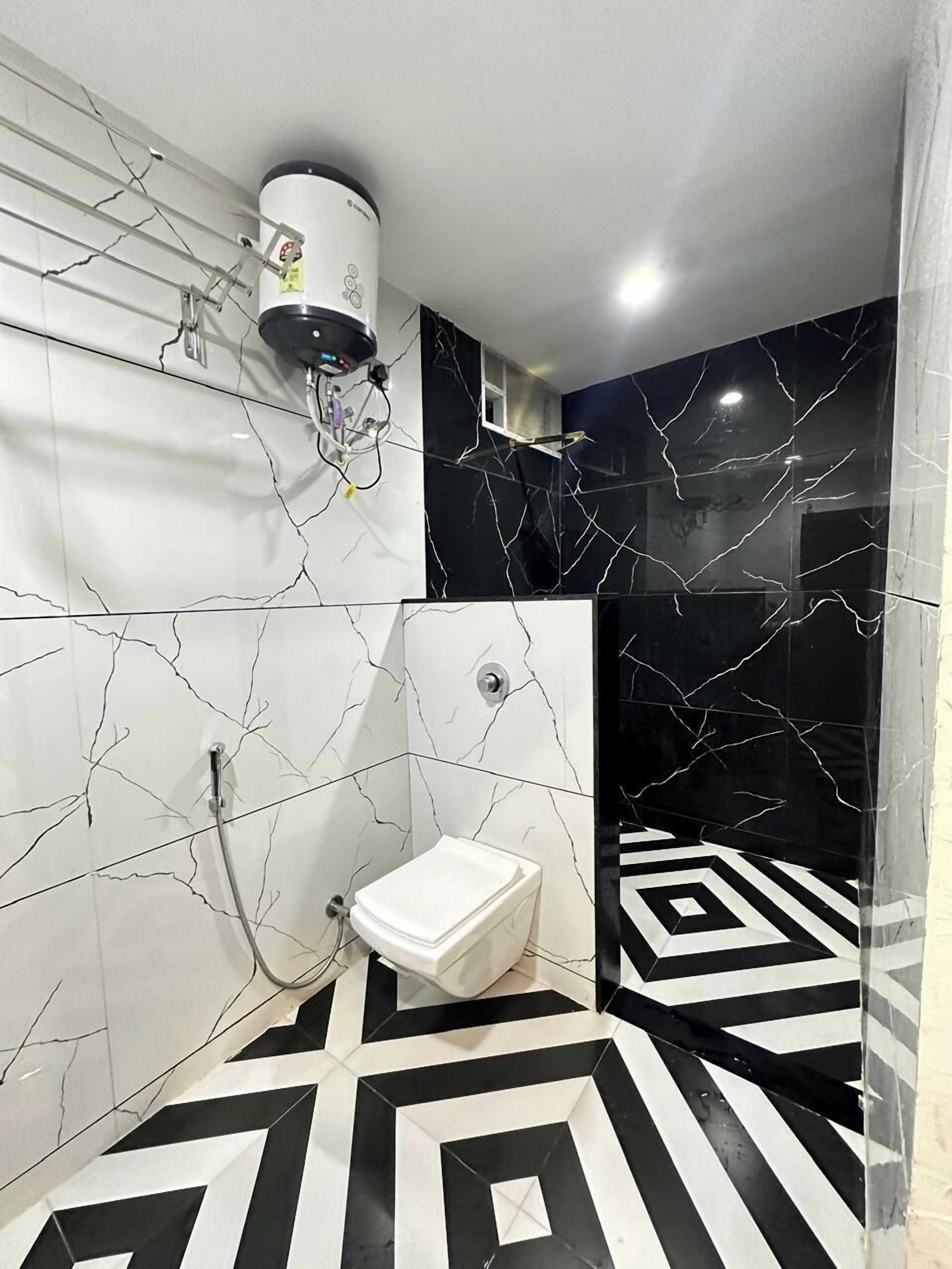 华丽单人房 | 浴室 | 淋浴设施、毛巾、肥皂、洗发水