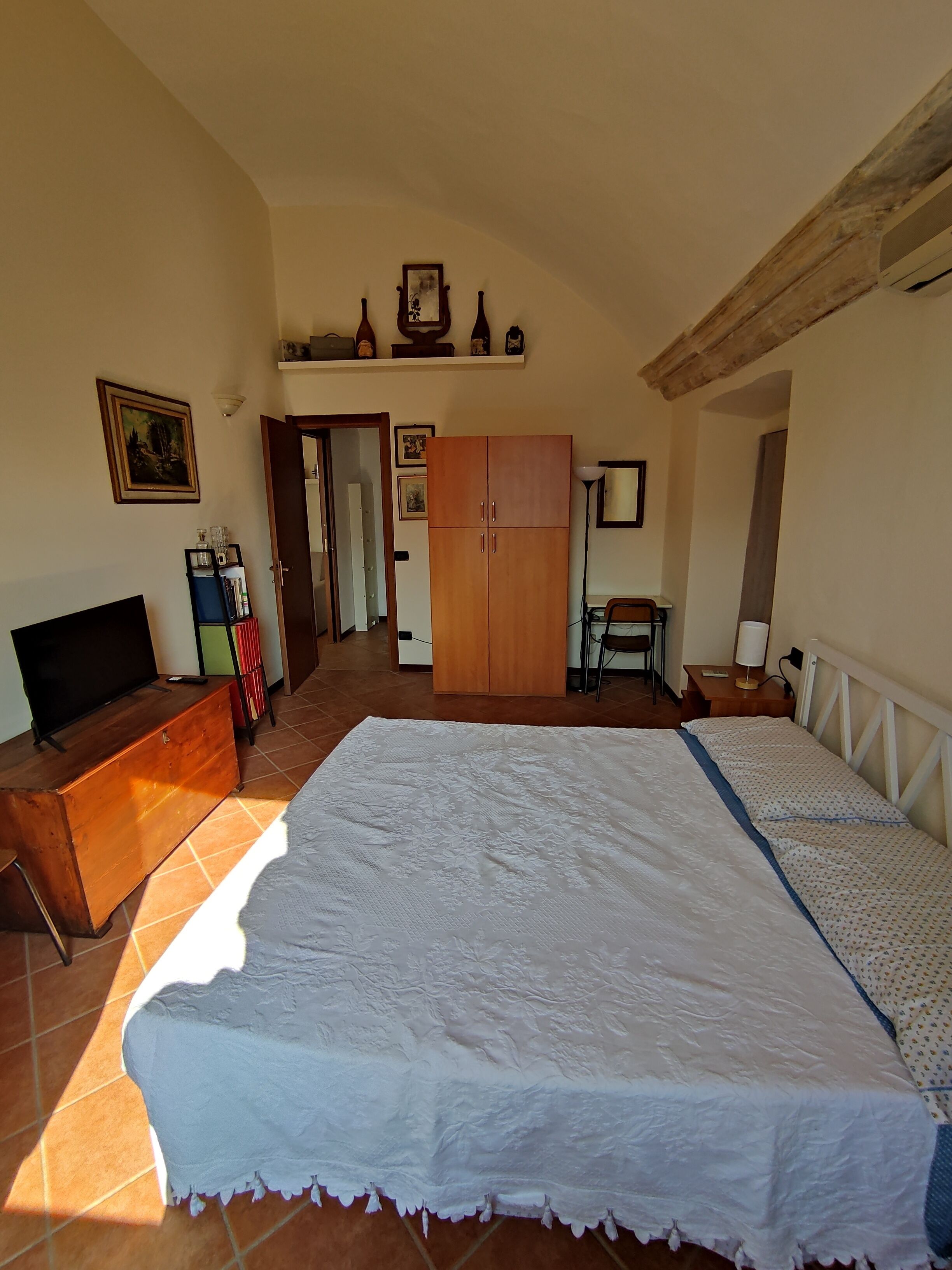 1 slaapkamer, een bureau, reisbedje, gratis wifi