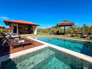 Piscine extérieure, piscine chauffée