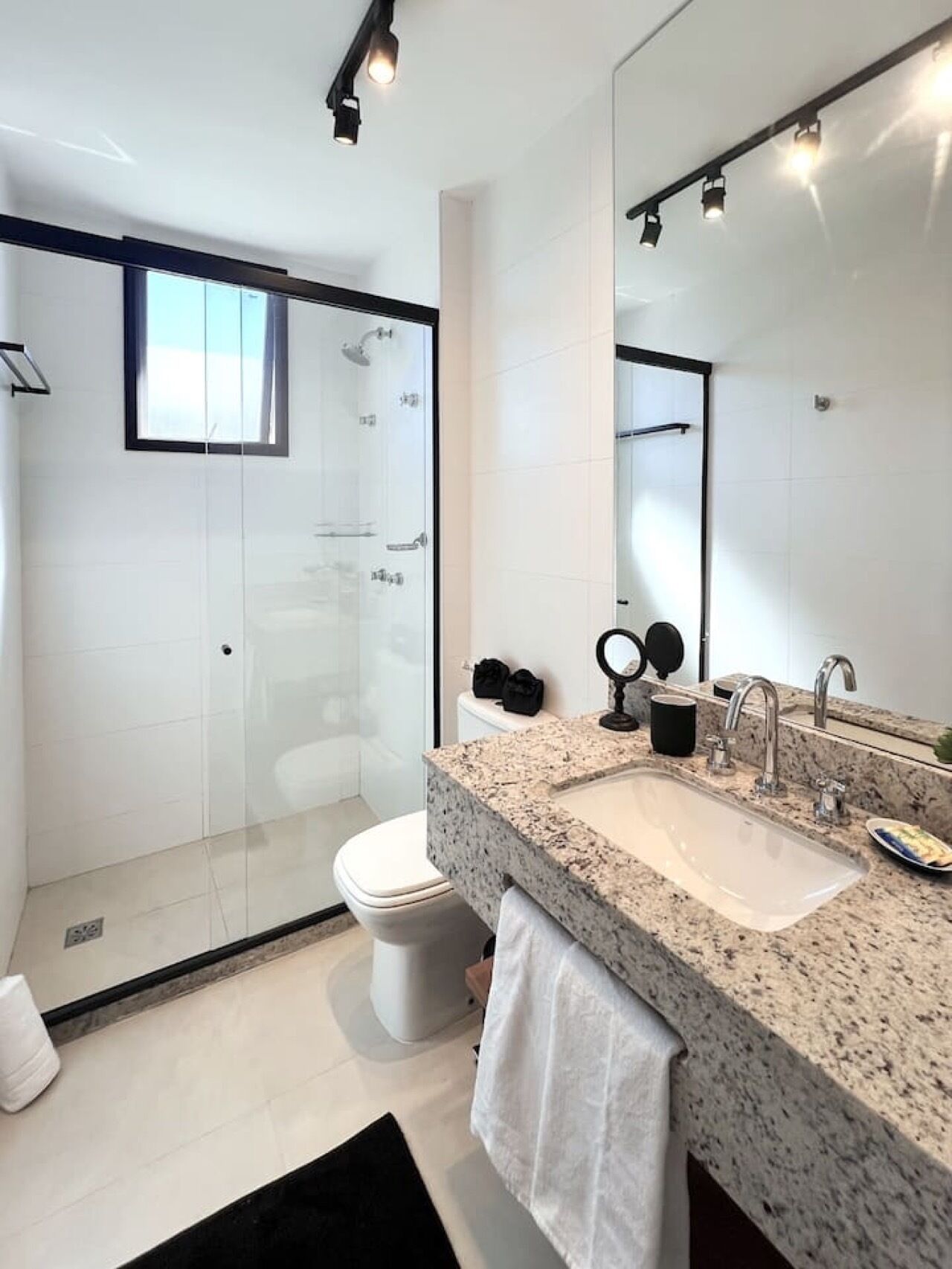 Shower, hair dryer, bidet, towels