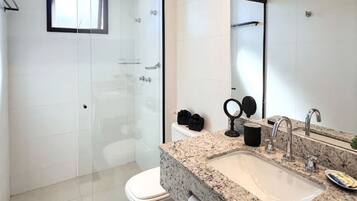 Shower, hair dryer, bidet, towels