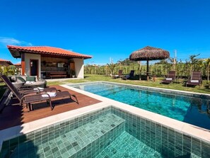 Piscine extérieure, piscine chauffée