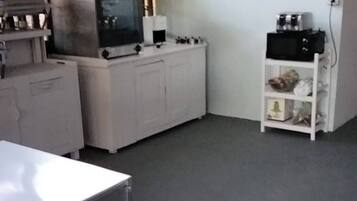 Apartment, 1 Bedroom, Accessible, Smoking | Bahagian dalam