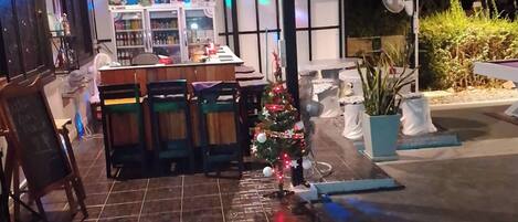 Apartment, 1 Bedroom, Accessible, Smoking | Bar (on property)