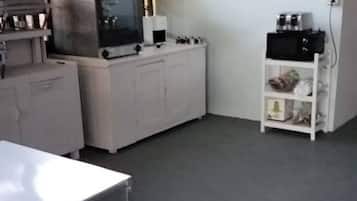 Apartment, 1 Bedroom, Accessible, Smoking | Interior
