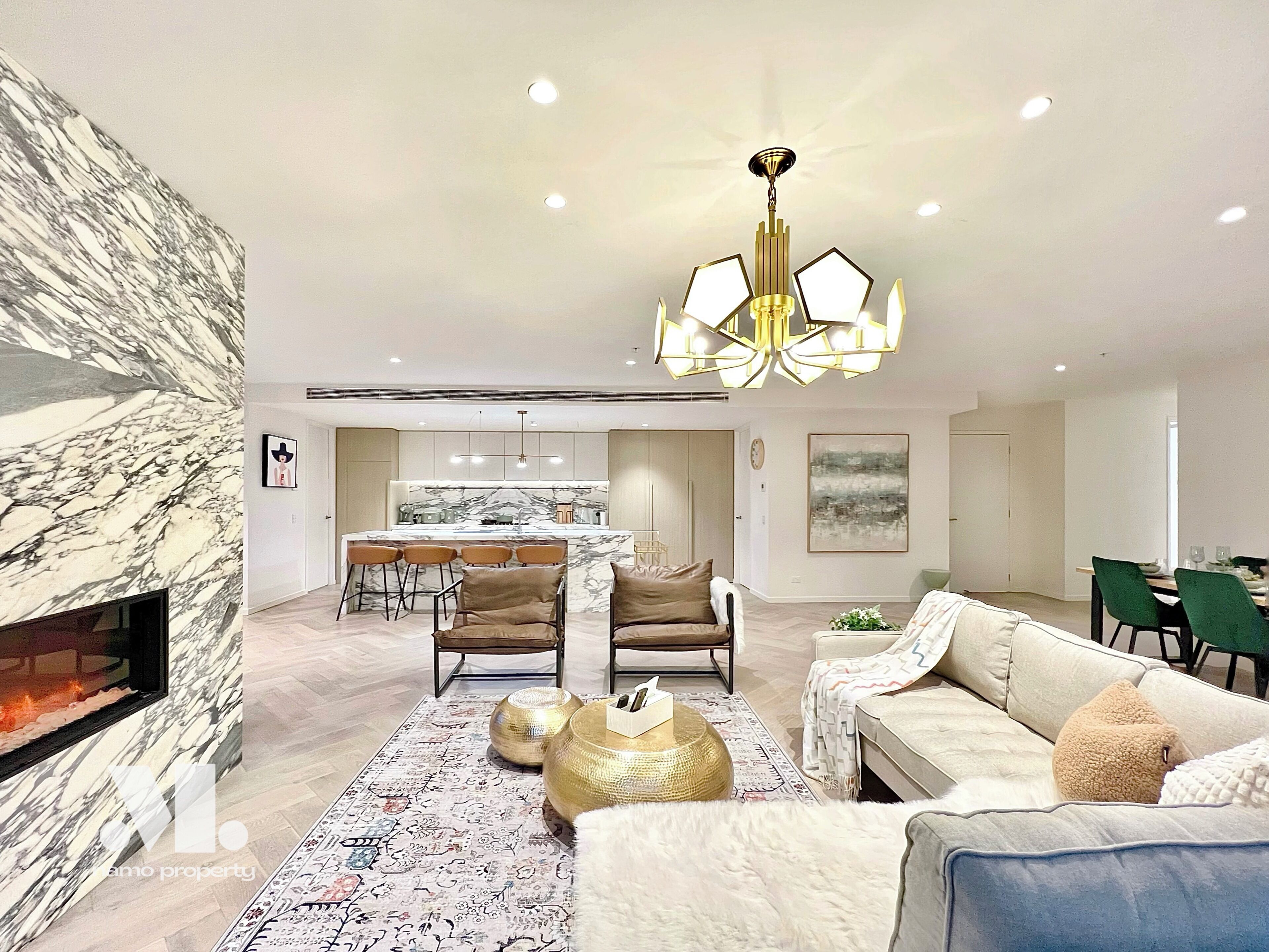 Smart-TV, peis og bøker