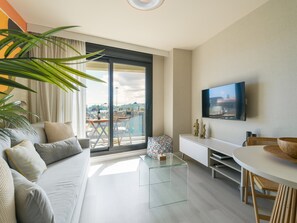 TV - Castle Hut By CanariasGetaway (Las Palmas de Gran Canaria)