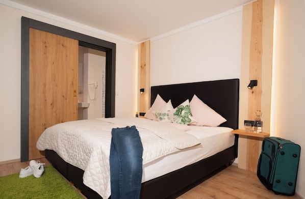 Desk, laptop workspace, free WiFi